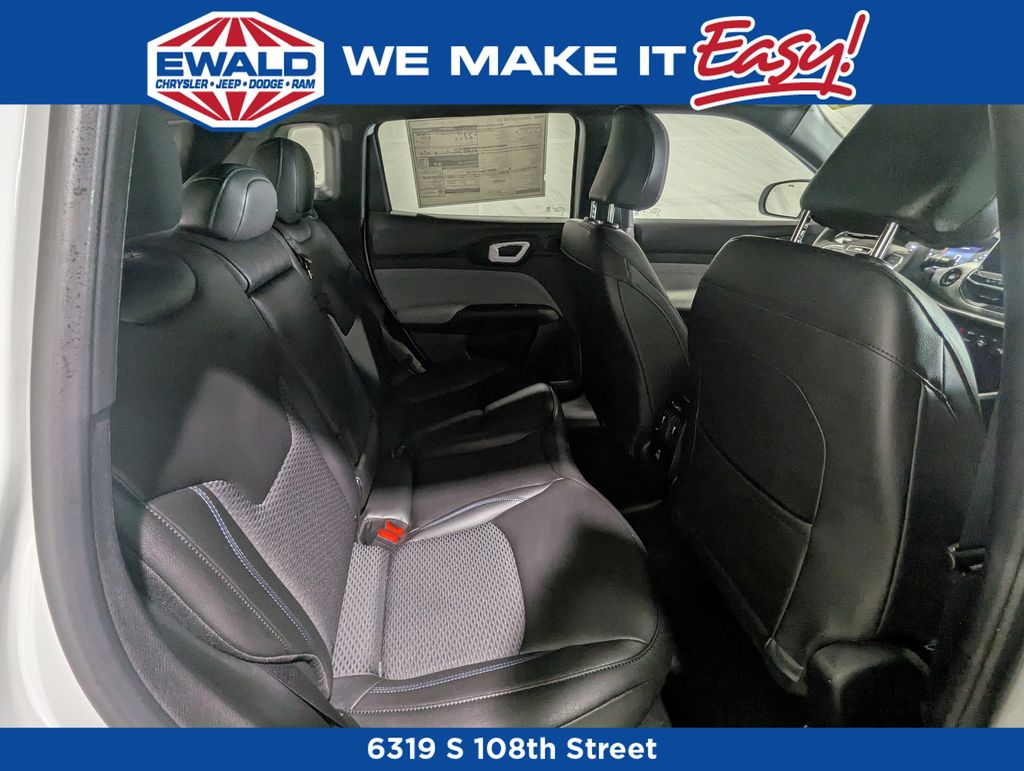 2025 Jeep Compass Latitude photo
