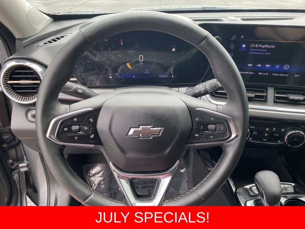 Used 2025 Chevrolet Trax SUV