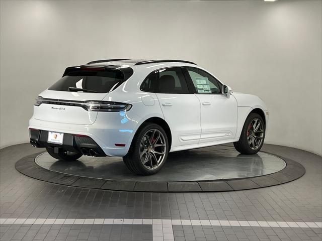 Thumbnail: 2026 Porsche Macan - 3