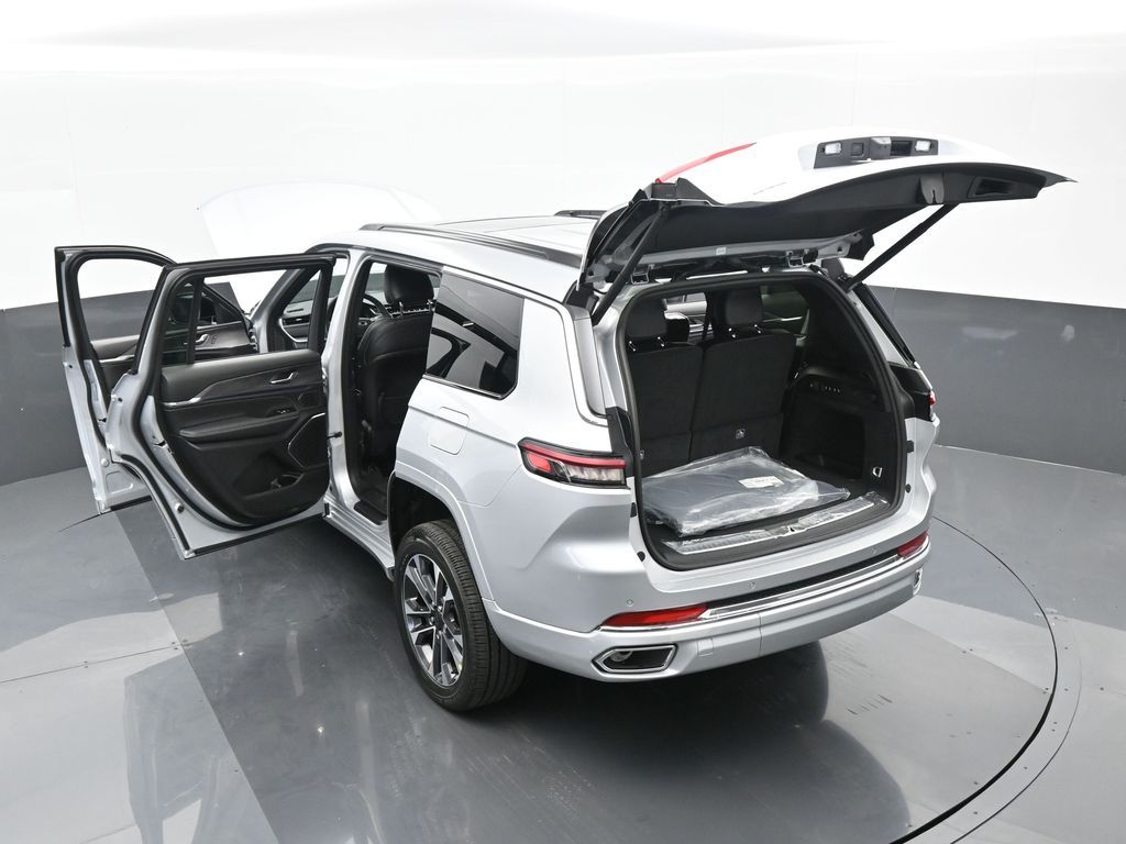 Used 2024 Silver Zynith Jeep Overland image 60