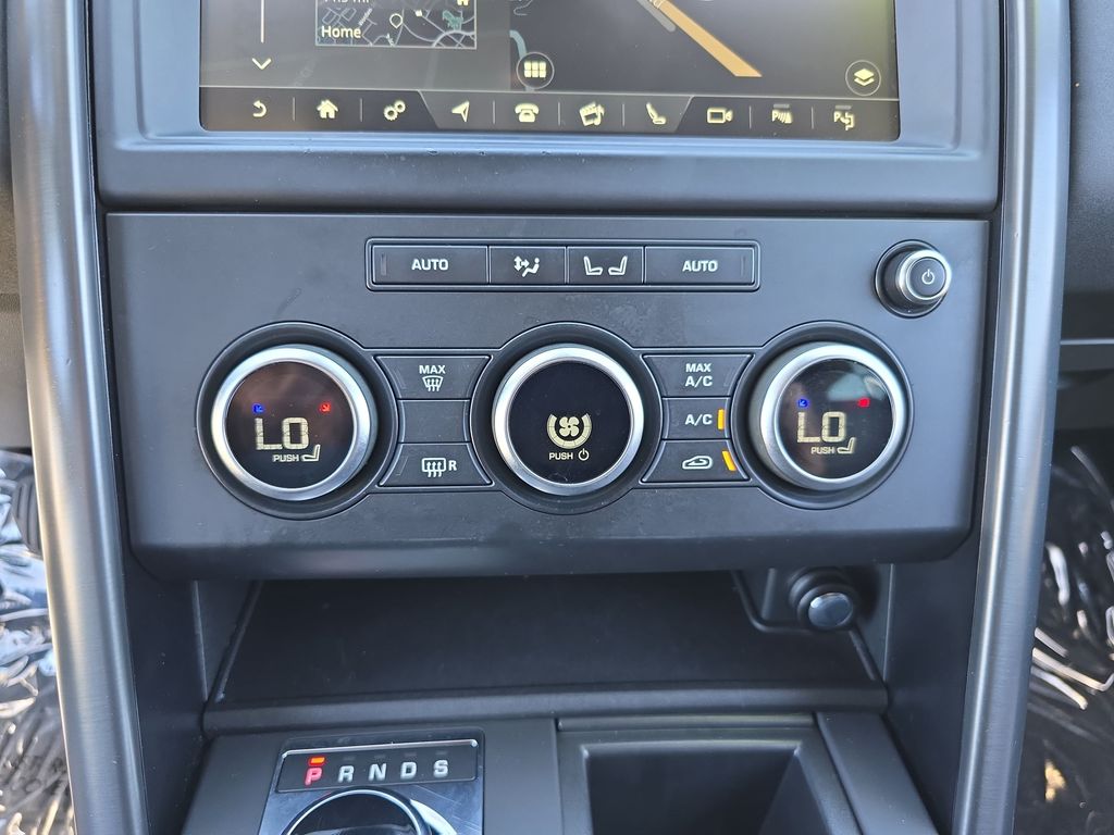 Used 2020 White Land Rover Landmark Edition image 29