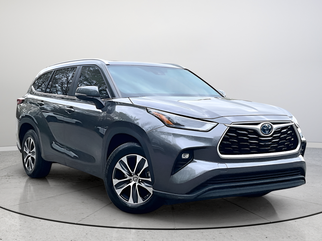 Gray 2023 Toyota Highlander Hybrid XLE FWD SUV / Crossover Front-Wheel Drive Continuously Variable Transmission