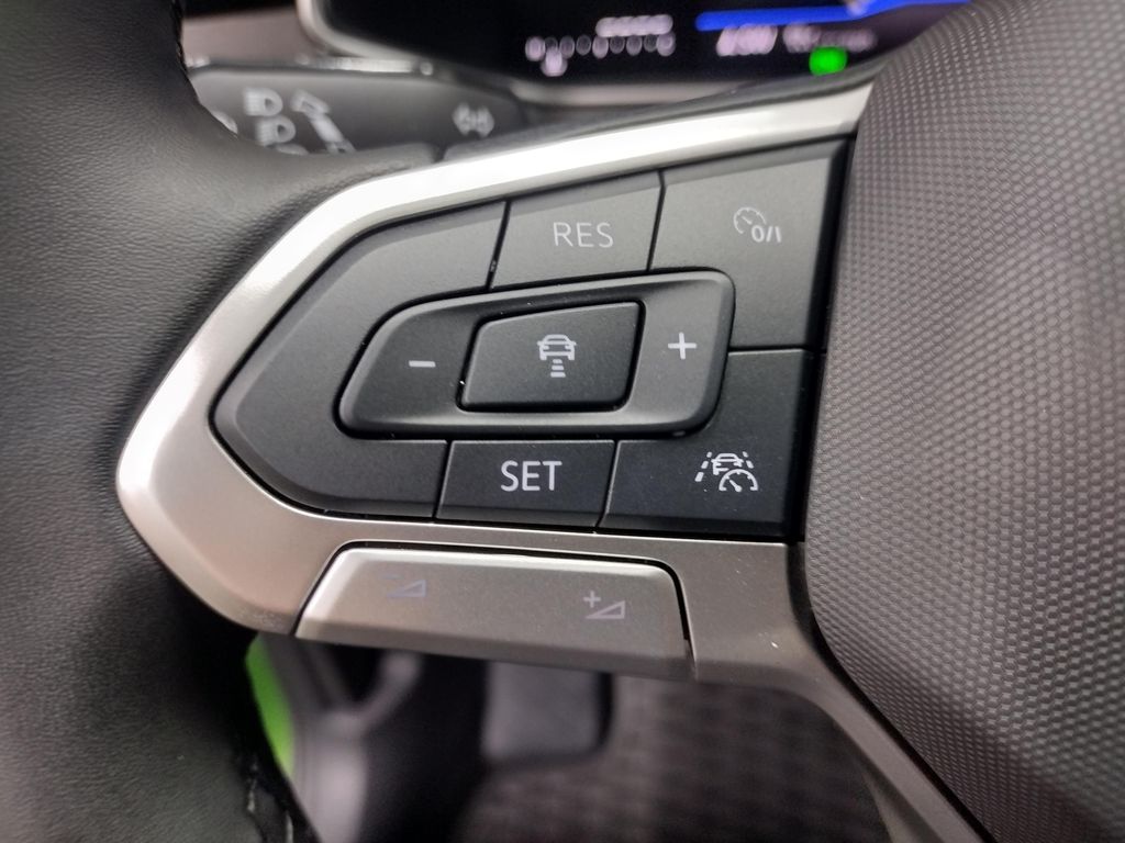 2025 Volkswagen Taos 1.5T SE Black