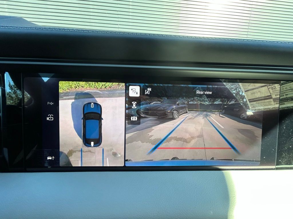 Thumbnail: 2026 Porsche Macan - 32