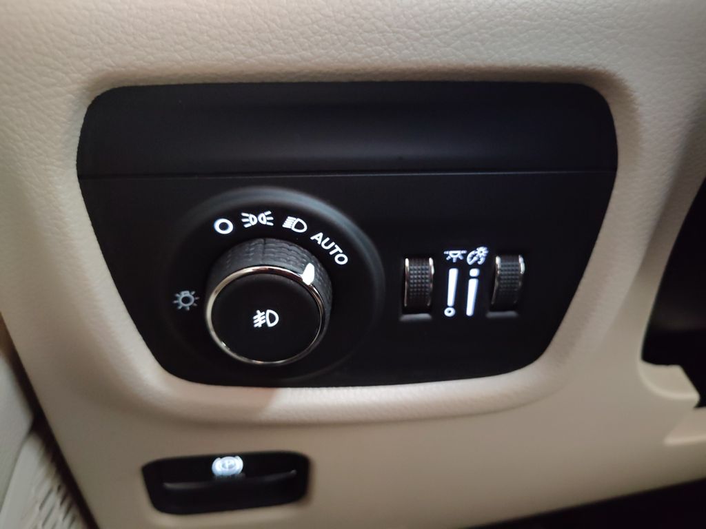 Used Car 2024 Jeep Grand Cherokee  Wagon 4 Dr. Limited Rear Wheel Drive For Sale Under $35,000 In Austin, Texas