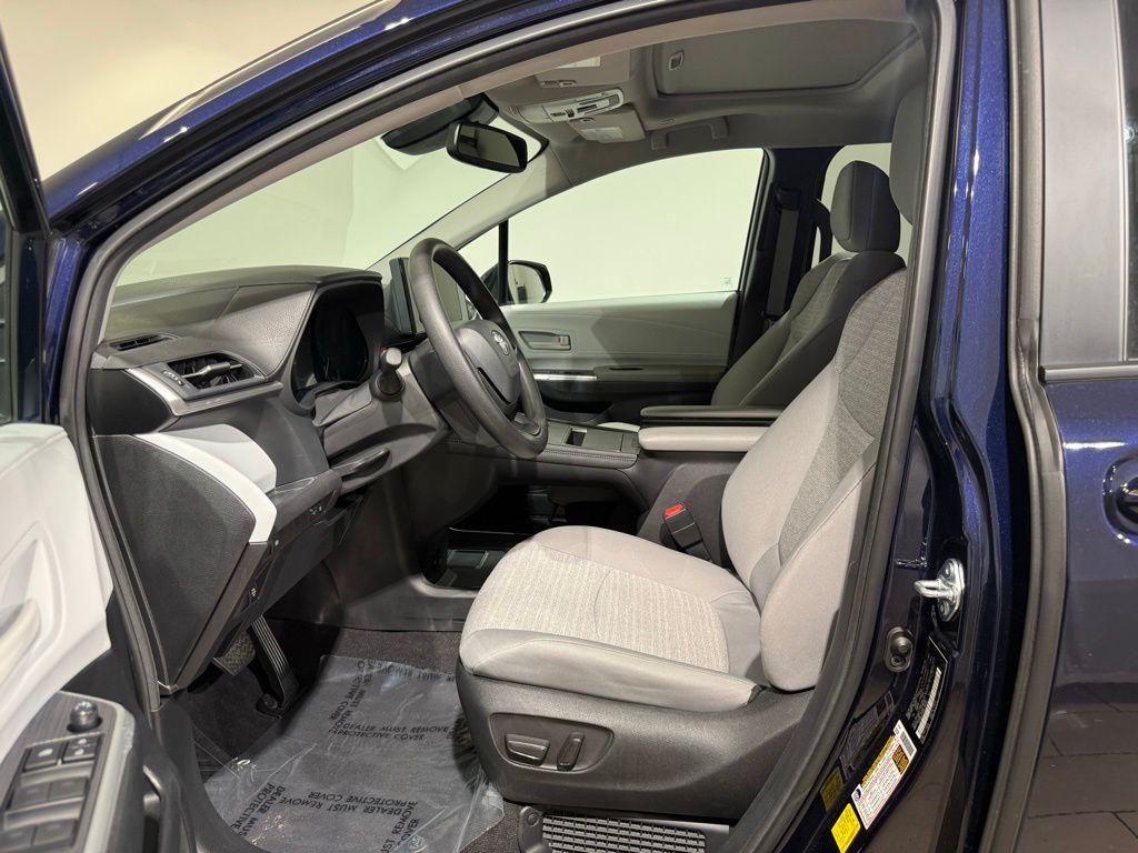 Thumbnail: 2025 Toyota Sienna - 13