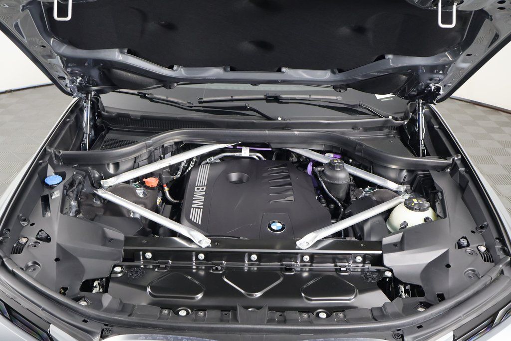 Thumbnail: 2025 BMW X7 - 16