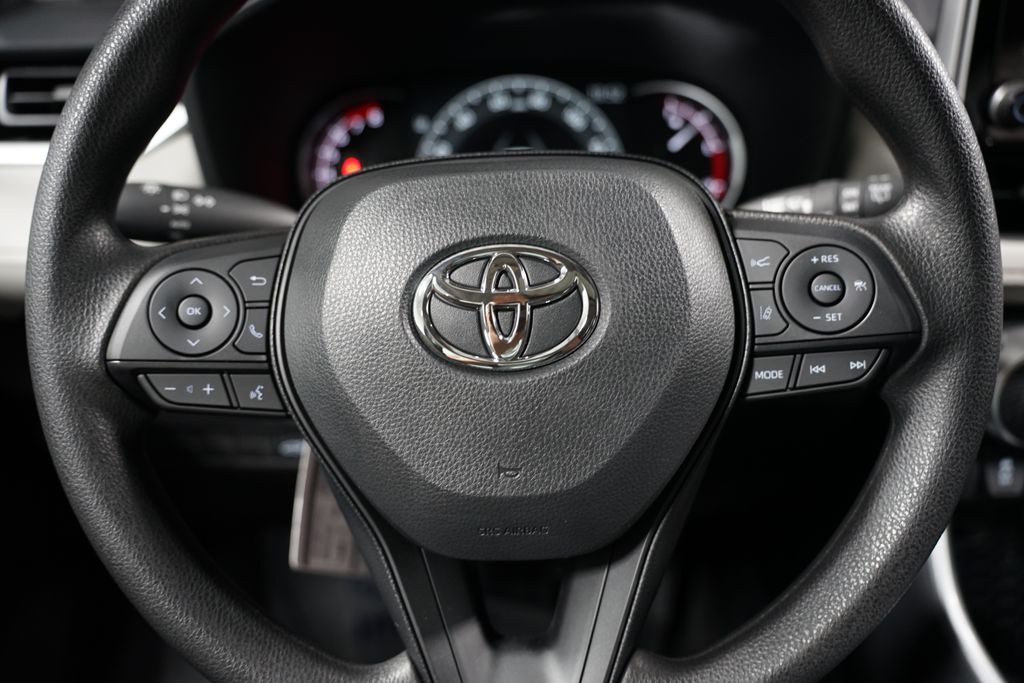 2025 Toyota RAV4 XLE 12