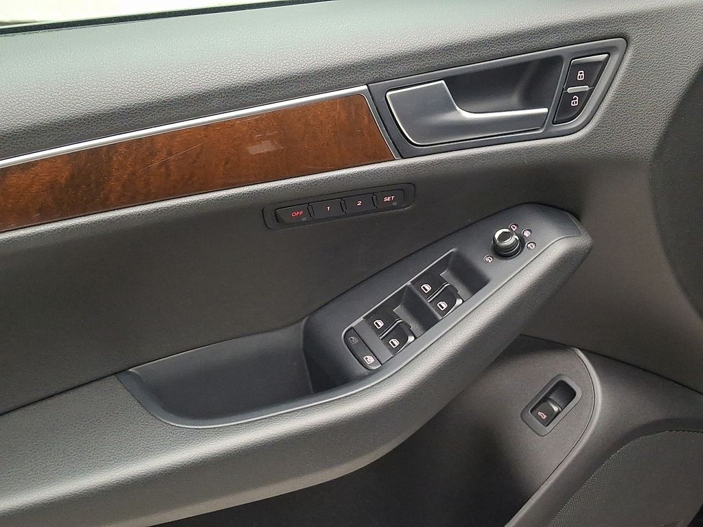 Thumbnail: 2011 Audi Q5 - 12