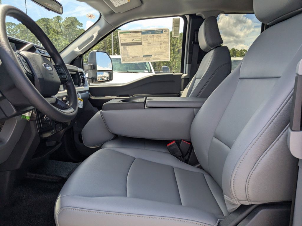 2025 Ford F-350 Chassis XL