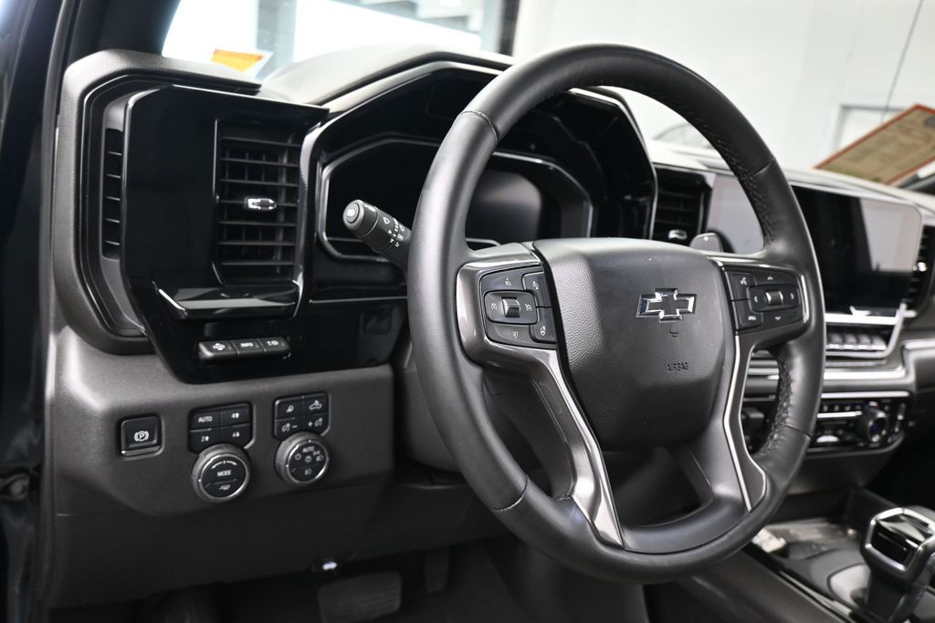 Used 2025 Black Chevrolet ZR2 image 15
