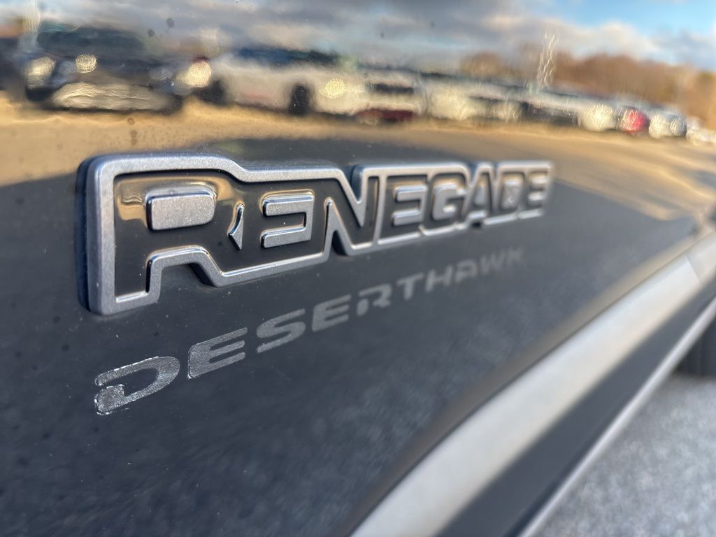 2017 Jeep Renegade Deserthawk 31