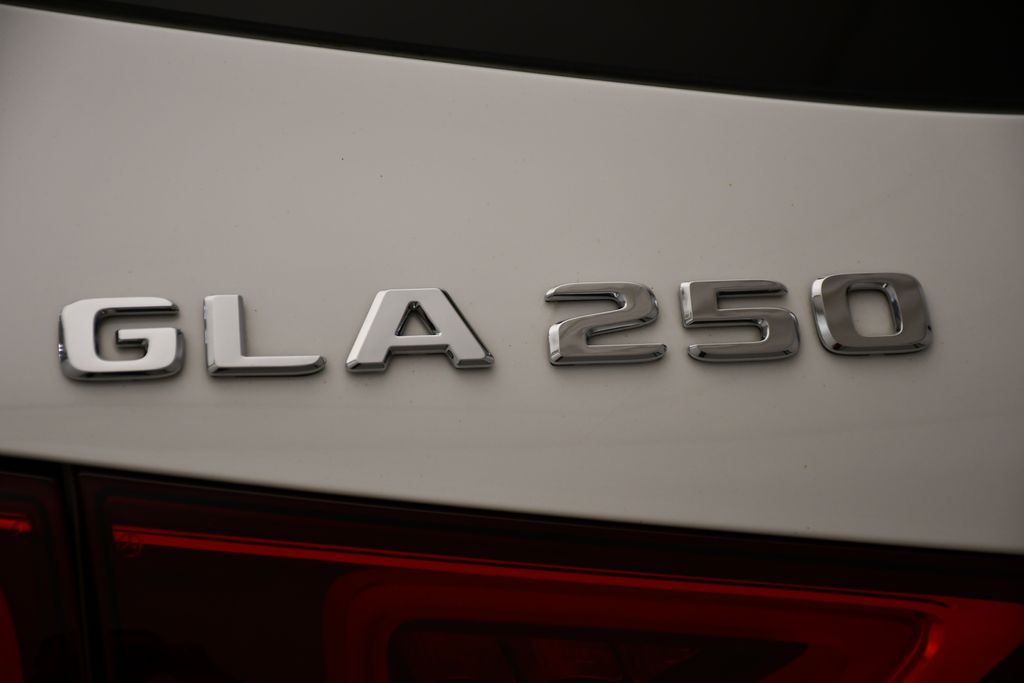 Thumbnail: 2023 Mercedes-Benz GLA - 9
