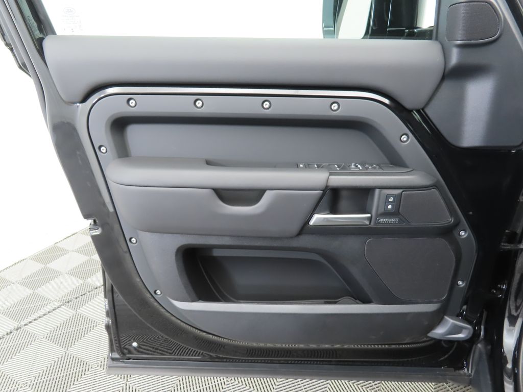 Thumbnail: 2025 Land Rover Defender - 24