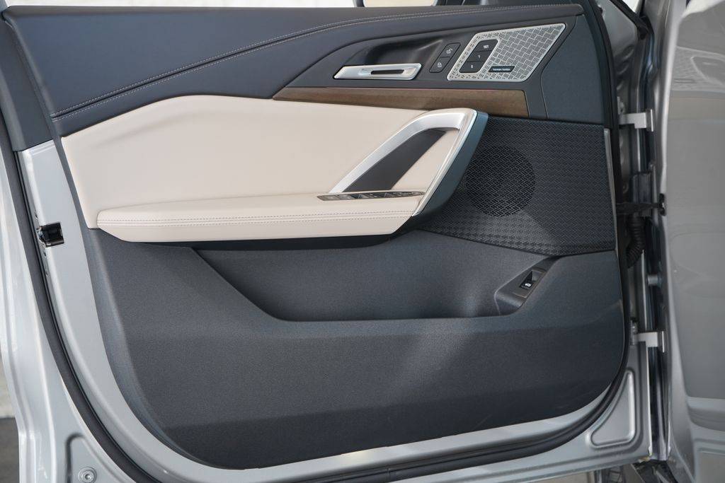 Thumbnail: 2025 BMW X1 - 8