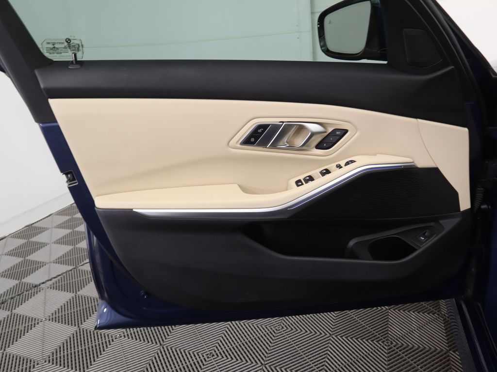 Thumbnail: 2022 BMW 3 Series - 25