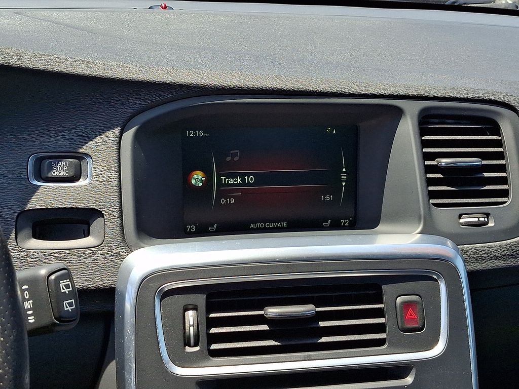 Thumbnail: 2016 Volvo V60 - 17