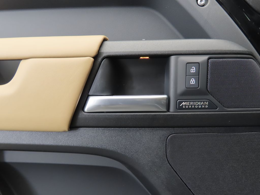 Thumbnail: 2025 Land Rover Defender - 25