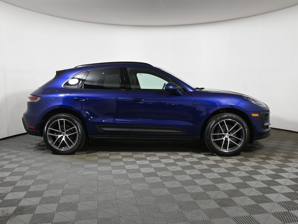 Thumbnail: 2025 Porsche Macan - 8