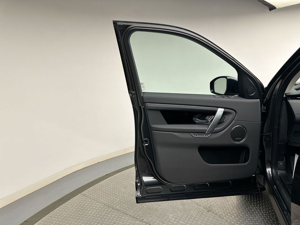 Thumbnail: 2025 Land Rover Discovery Sport - 6