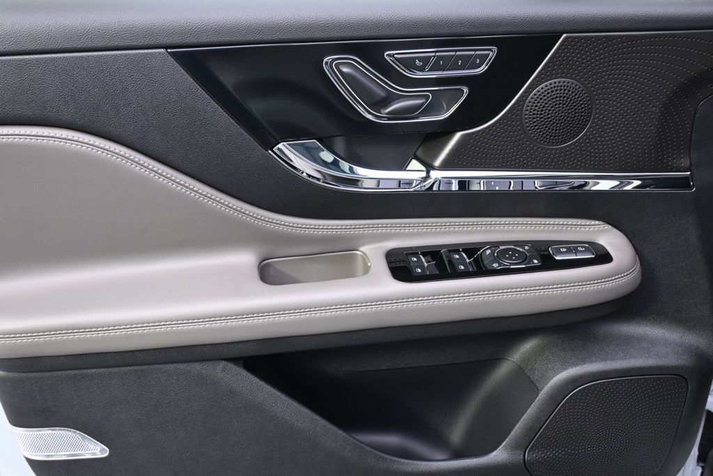 New 2026 White Lincoln Reserve image 22