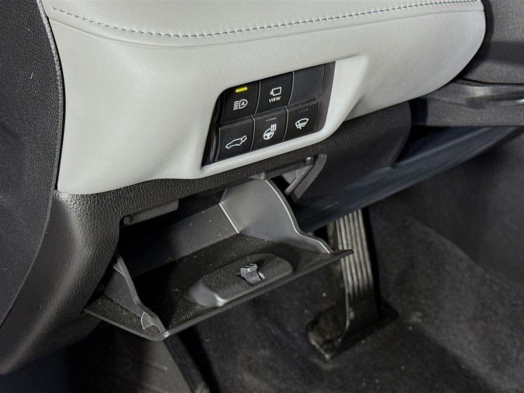 Thumbnail: 2020 Toyota Highlander - 10