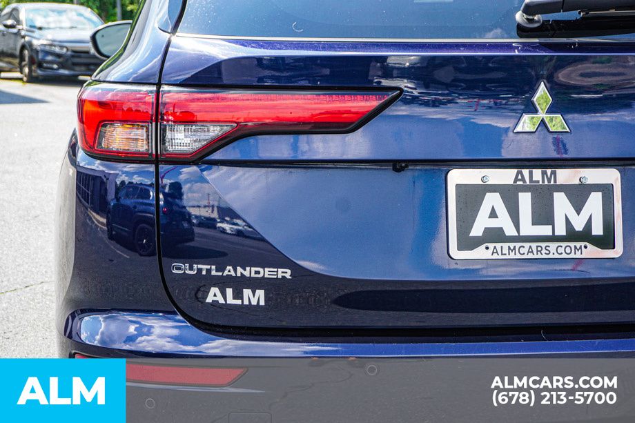 Used 2024 Blue Mitsubishi SE image 13