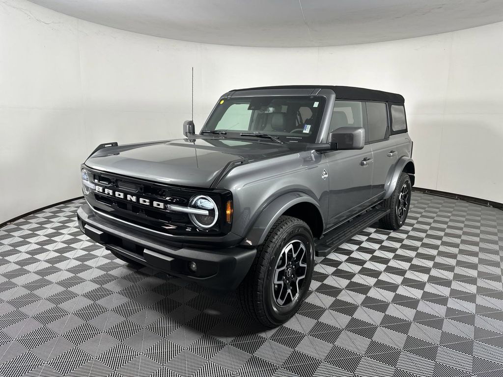 2024 Ford Bronco Outer Banks 3