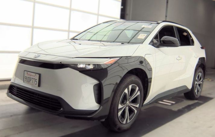 Pearl 2023 Toyota bZ4X SUV / Crossover Front-Wheel Drive Automatic