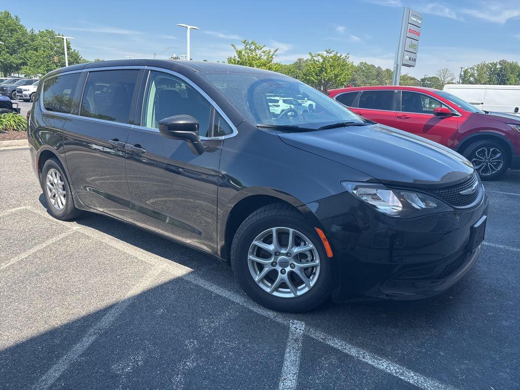 2023 Chrysler Voyager LX FWD