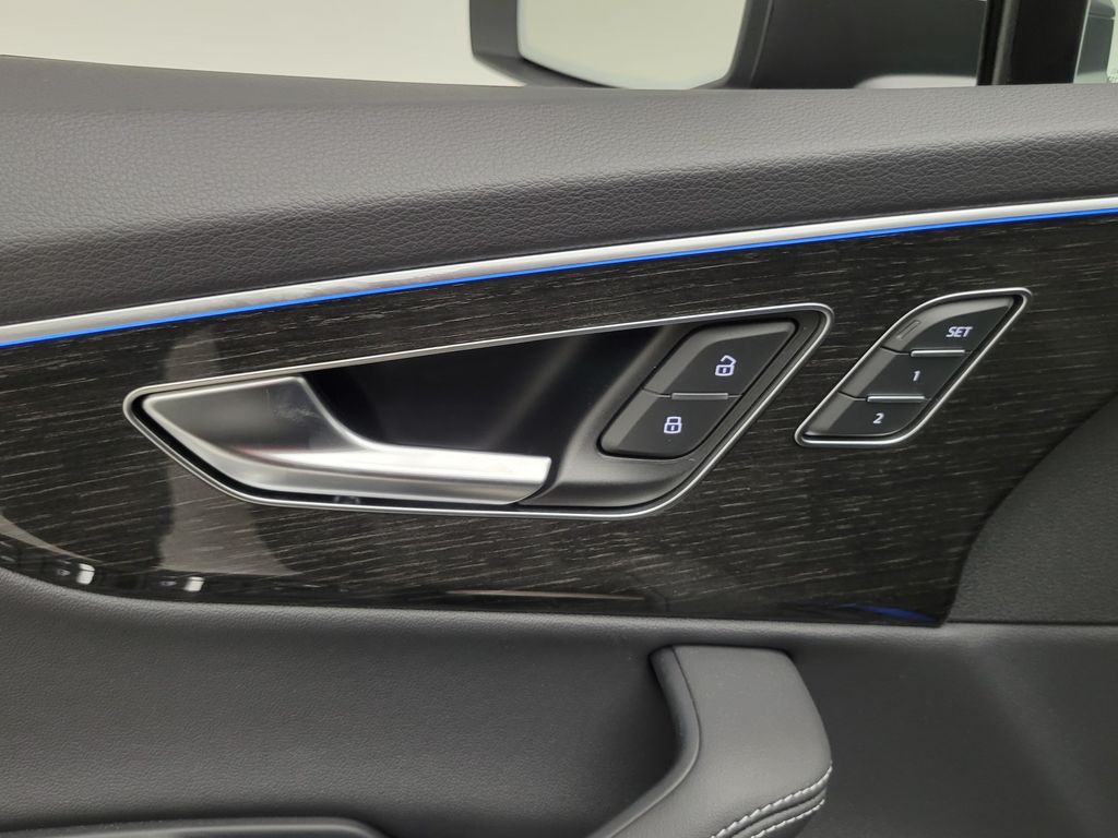 Thumbnail: 2026 Audi Q7 - 30