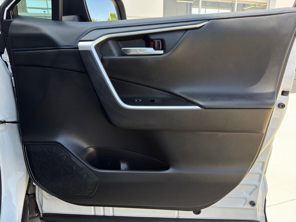 2021 Toyota RAV4 Hybrid XSE White at EAG Ford Navasota