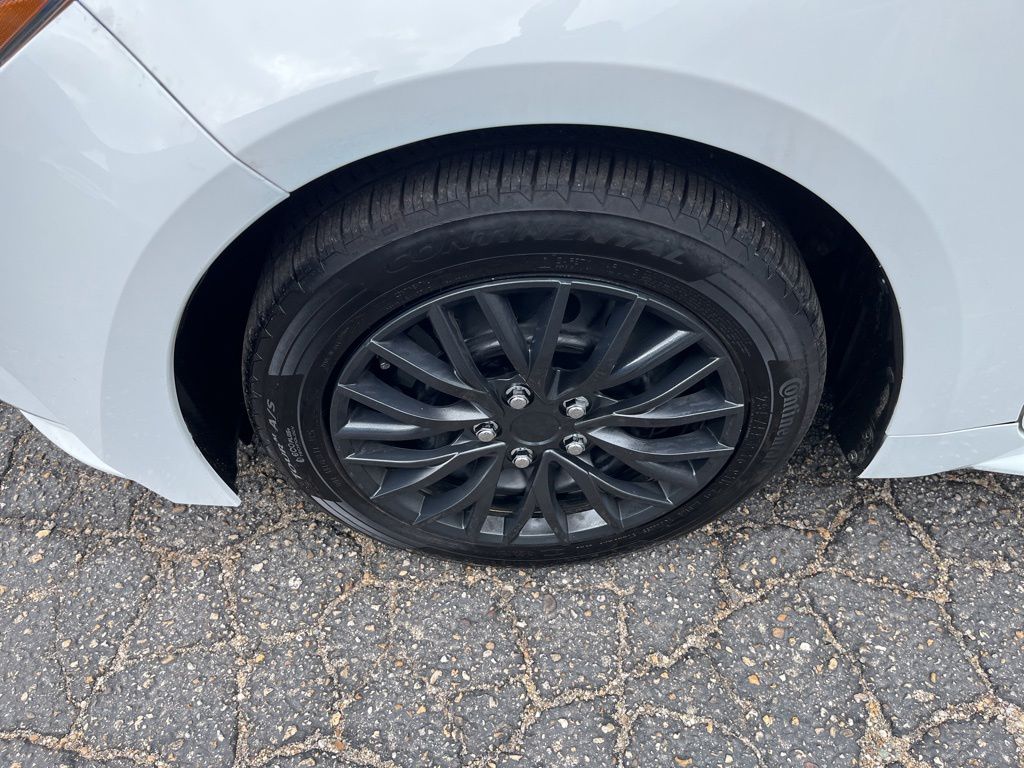 Used 2022 White Toyota LE image 15