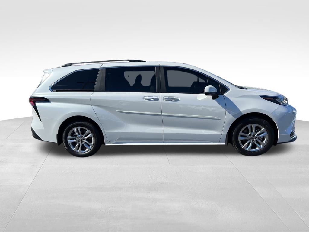 Thumbnail: 2025 Toyota Sienna - 6