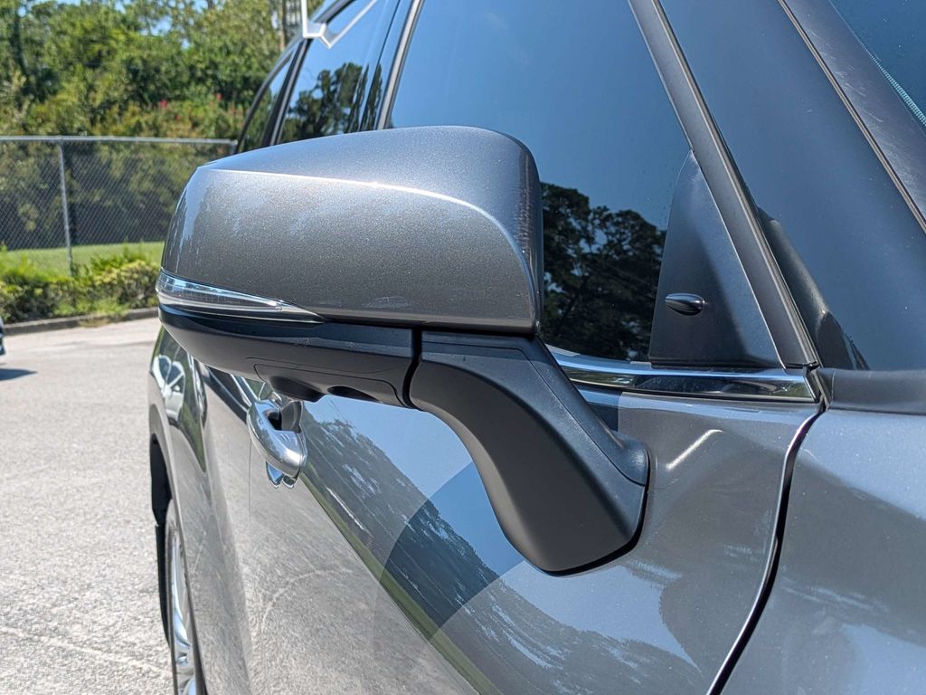 Used 2025 Toyota Highlander SUV