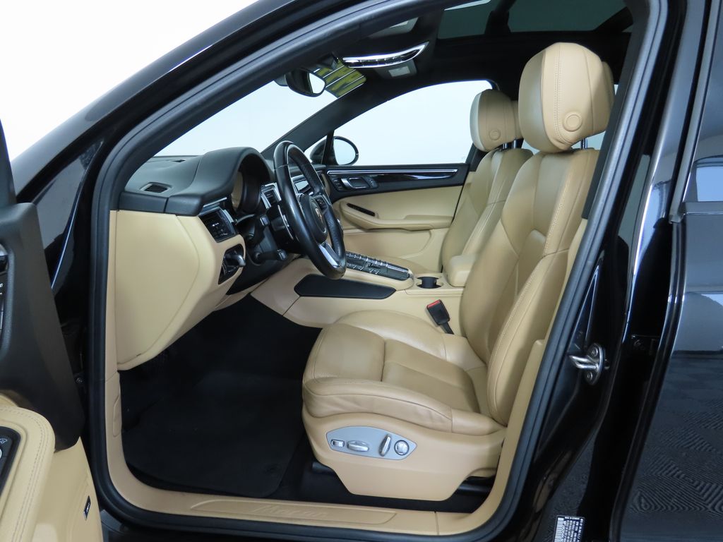 2017 Porsche Macan Base 19