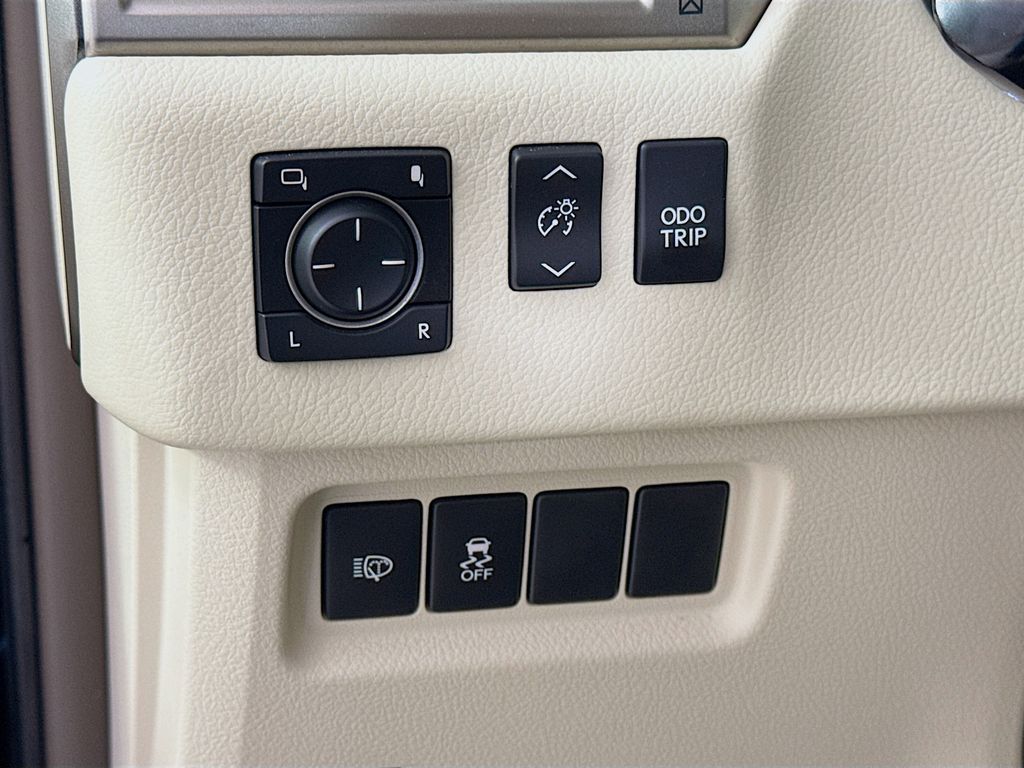 Thumbnail: 2014 Lexus GX - 10