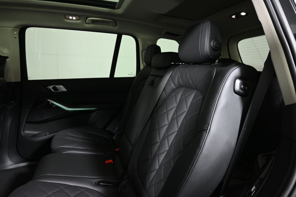 Thumbnail: 2024 BMW X7 - 4