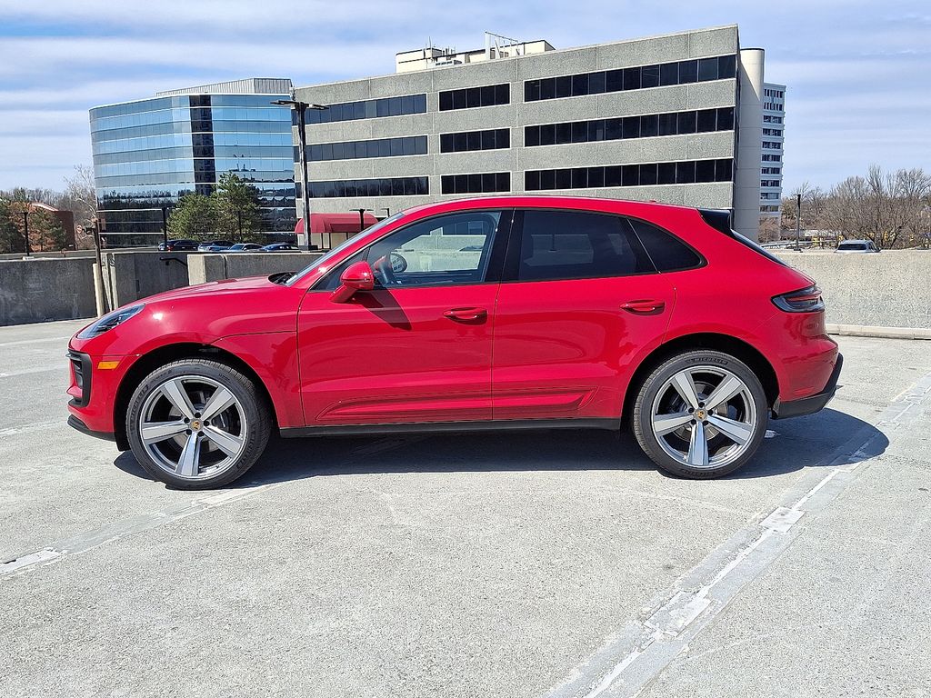 Thumbnail: 2026 Porsche Macan - 2