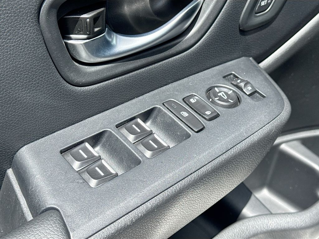 Used 2025 White Honda EX-L image 17