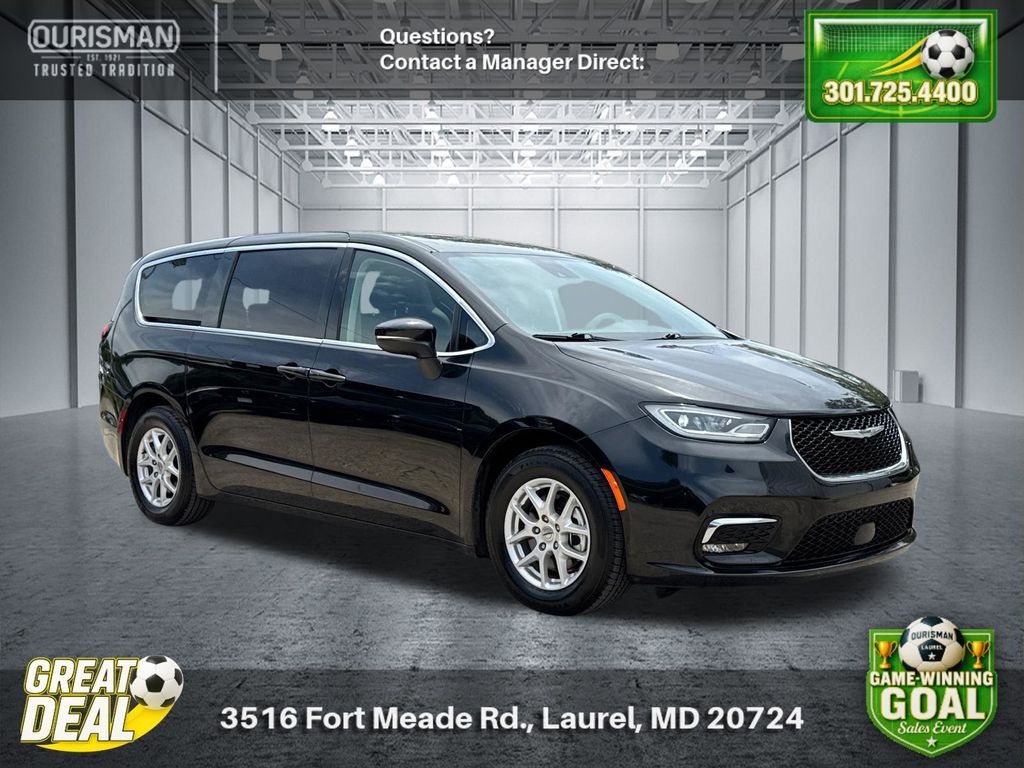 Brilliant Black Crystal Pearlcoat 2023 Chrysler Pacifica Minivan Front-Wheel Drive 9-Speed Automatic