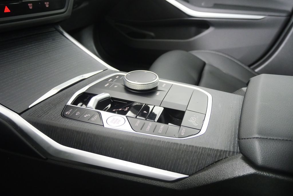 Thumbnail: 2025 BMW 3 Series - 28