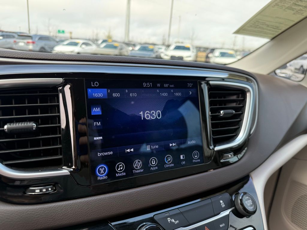 Thumbnail: 2017 Chrysler Pacifica - 18