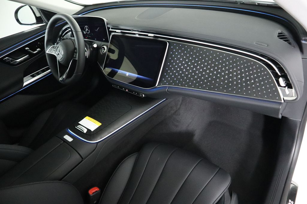 Thumbnail: 2025 Mercedes-Benz E-Class - 18