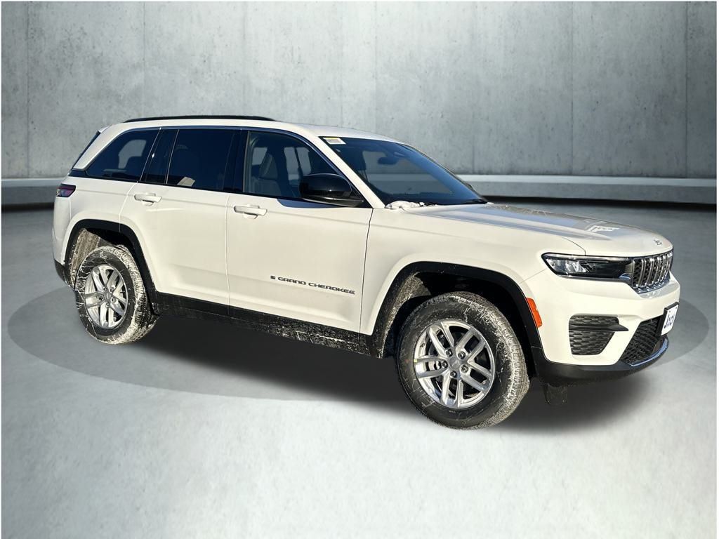 2025 Jeep Grand Cherokee Laredo photo 7