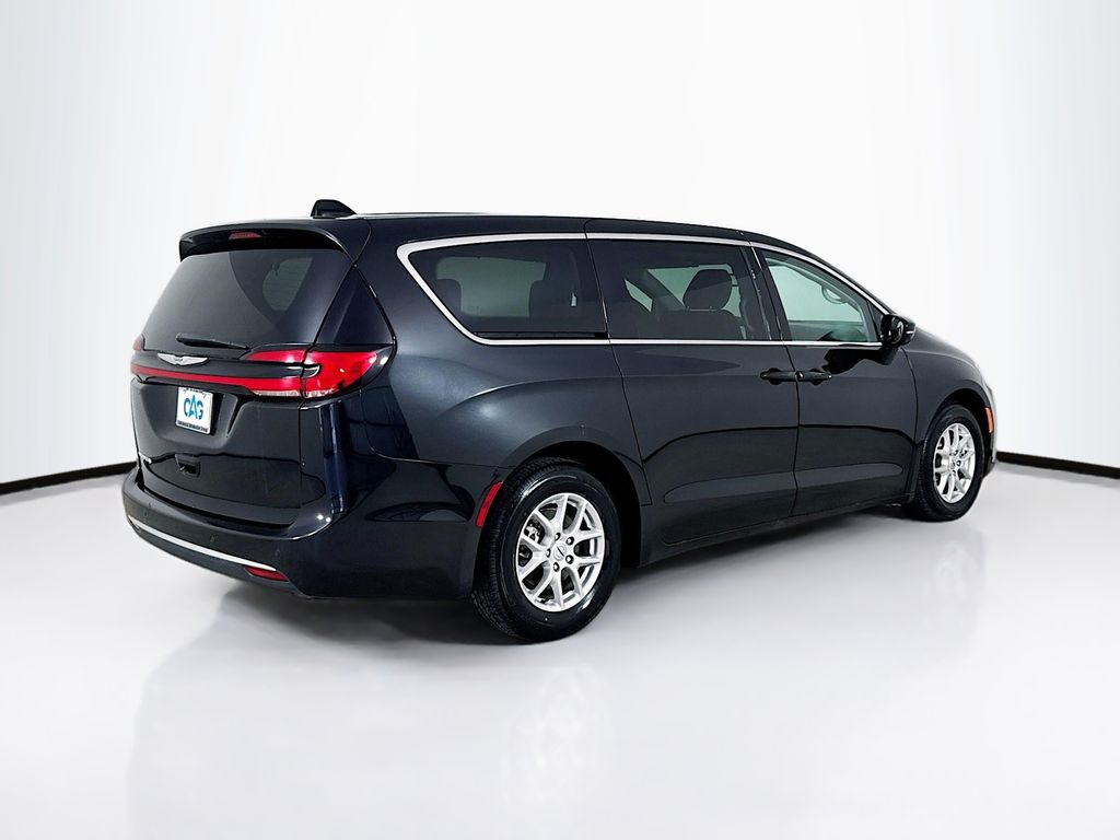 Used Car 2024 Chrysler Pacifica  Touring L For Sale Under $30,000 In Austin, Texas