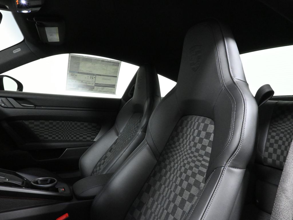 Thumbnail: 2026 Porsche 911 - 16