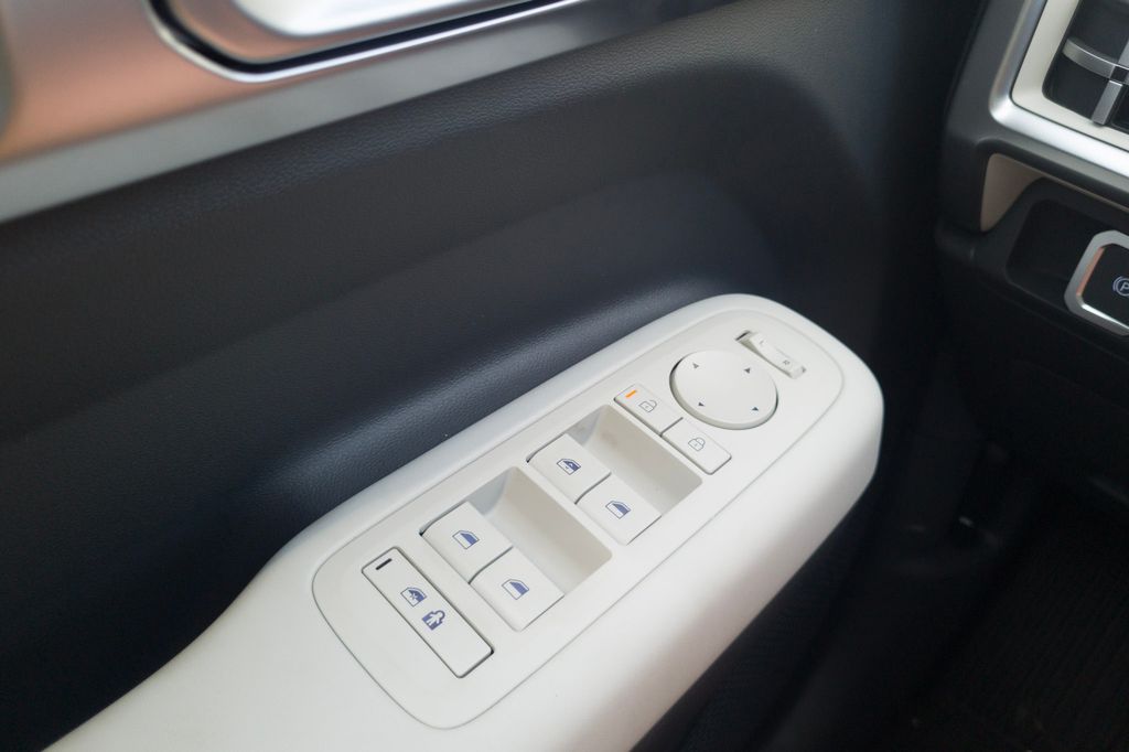 New 2027 Gray Hyundai SE image 26