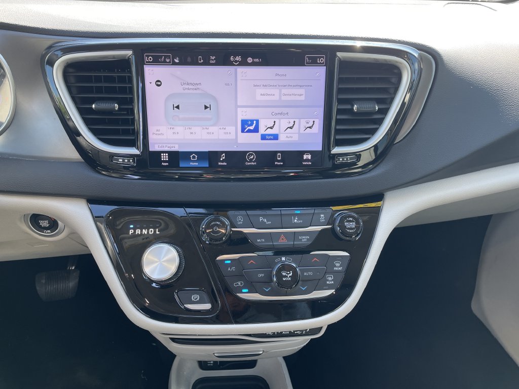 Used 2024 Chrysler Pacifica Van