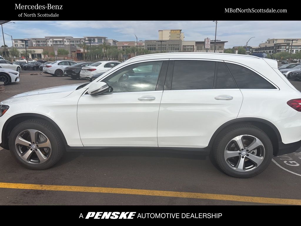 2016 Mercedes-Benz GLC 300 Hero Image